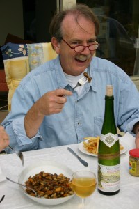 arthur aan een maaltje mosselen, met een heerlijk witte bollenberg